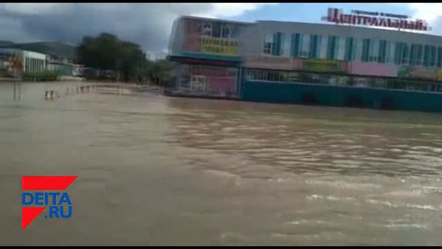 Вода на дорогах Уссурийска затрудняет движение смотреть онлайн