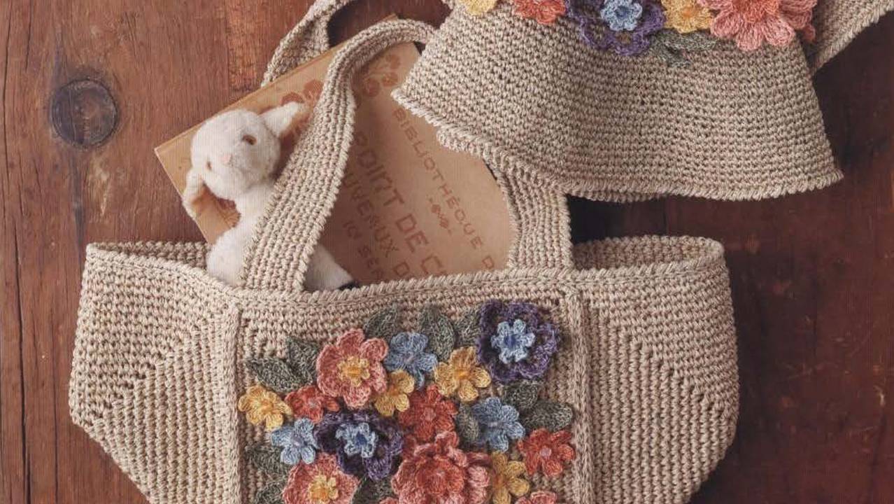 Вязаная двойка на лето. ШЛЯПА и СУМОЧКА с цветочными мотивами. ВЯЗАНИЕ КРЮЧКОМ. смотреть онлайн