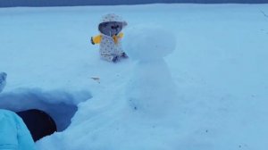 Лепим Басика из снега!