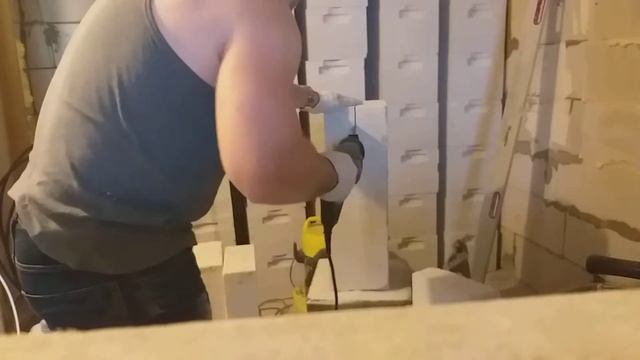 Газобетон внутри треснул. 211 КЖБИ. Шо за фигня???