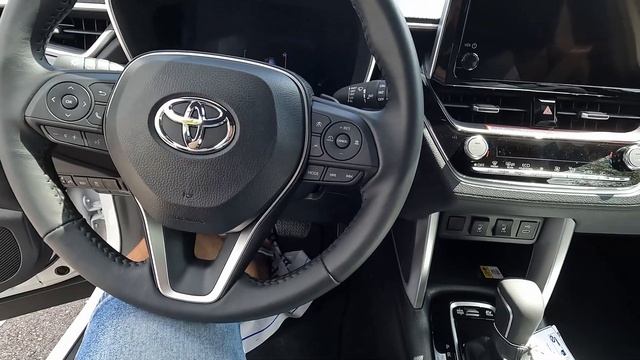 Новая Toyota Corolla Cross Hybrid 2023. Обзор Королла Кросс смотреть онлайн