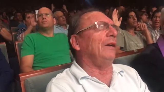 תיסלם מבצעים את "זה קורה" של שמוליק קראוס בהיכל התרבות בפ"ת смотреть онлайн