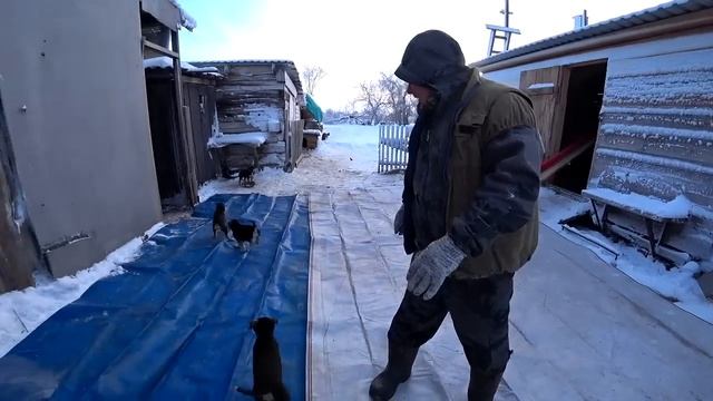 С такой женой в деревне не пропадёшь. Скидываем сено. Испытываем гибкий шнек в - 17. смотреть онлайн