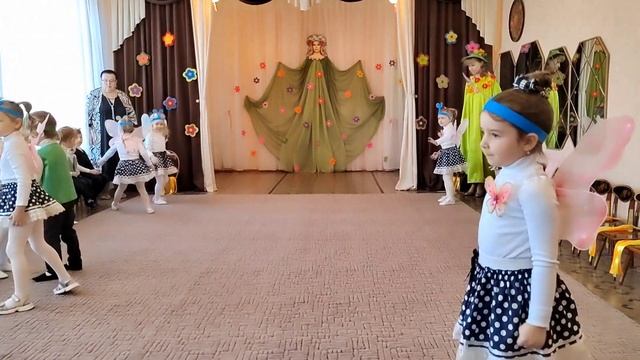 Утренник 8 марта "На весенней лужайке". Средняя гр. Детский сад № 3 "Солнышко" г.Новошахтинск смотреть онлайн