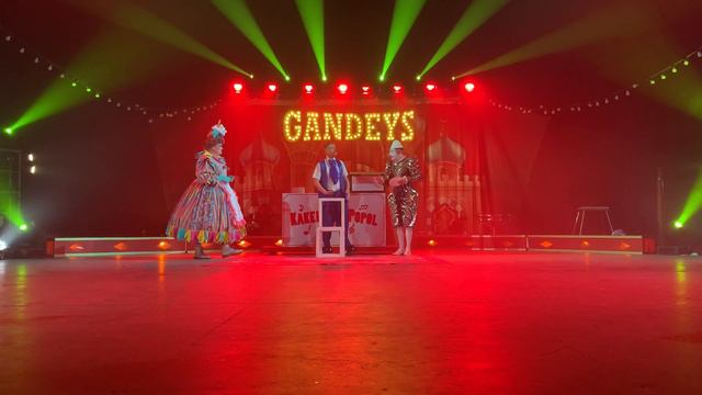 Gandeys Circus of Aladdin Merry Hill Clowns & Widow Twankey смотреть онлайн