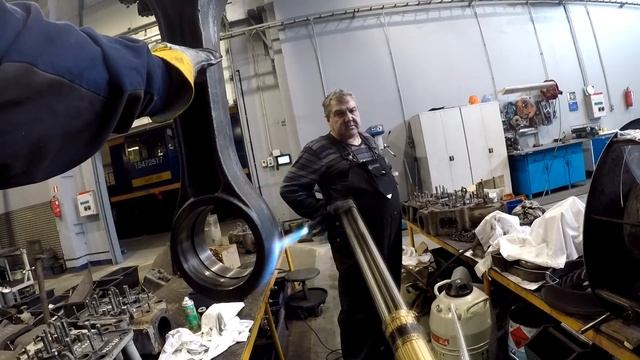 - 196°C ЖИДКИЙ АЗОТ. ЗАМОРАЖИВАЕМ СТАЛЬНЫЕ ДЕТАЛИ ДЛЯ УСТАНОВКИ.