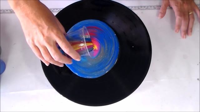 Double Dirty Swirl Acrylic Pour on a Vinyl Record (Primary Colors and Metallics) смотреть онлайн