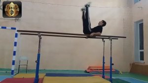 Упражнения на брусьях. Комбинация на брусьях для юношей.