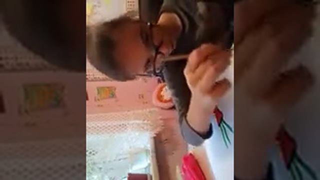 Я рисую картину красками и гуашью. смотреть онлайн