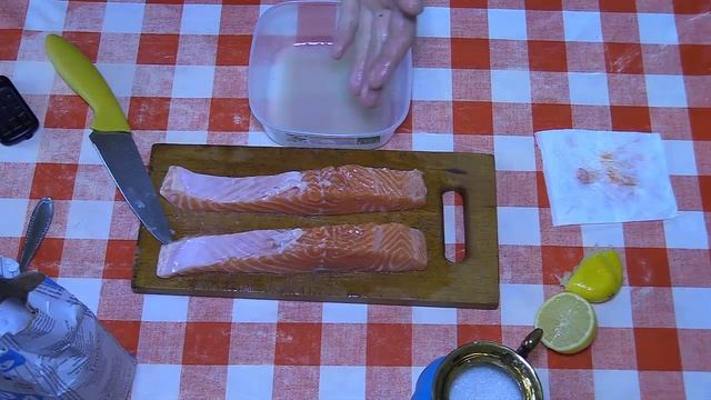 ВКУСНАЯ ФОРЕЛЬ СДЕЛАННАЯ СВОИМИ РУКАМИ. Как засолить свежую форель в домашних условиях смотреть онлайн