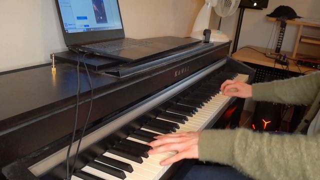 When pro Guitarist learns to play the piano... смотреть онлайн