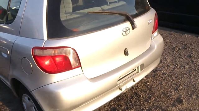Видео-тест автомобиля Toyota Vitz (серебро, 1SZ-FE, 2000г., SCP10-5058372) смотреть онлайн