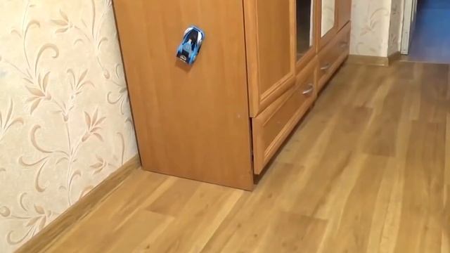 Wall Racer антигравитационная машинка, которая ездит по стенам и потолку смотреть онлайн