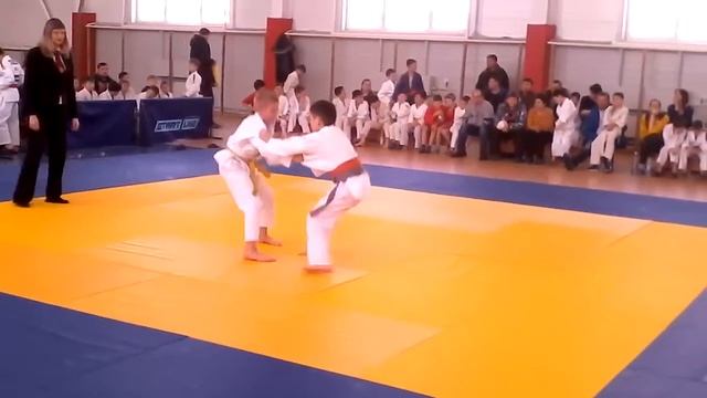 ВИДЕО ДЗЮДО КРАСИВЫЕ БРОСКИ СЫНОК ЧЕМПИОН смотреть онлайн