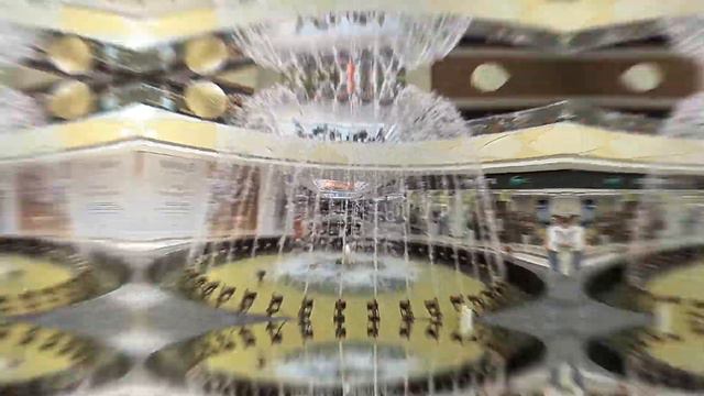 Прогулка по ТРЦ "Кристалл"/A walk through the shopping center "Crystal" смотреть онлайн