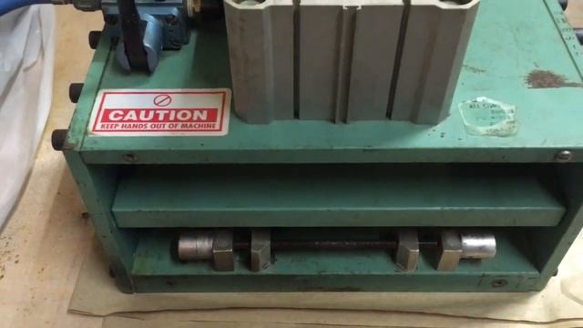 Полуавтоматический пневматический пресс для производства мульти-фактурных жалюзи, пластика, ткани. смотреть онлайн