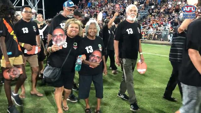 AFL Game 2019: Michael Long lap of honour смотреть онлайн