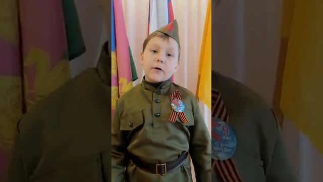 был момент в садике, я выиграл за него1место, вот тогда я и попал первый раз в ютуб?? смотреть онлайн
