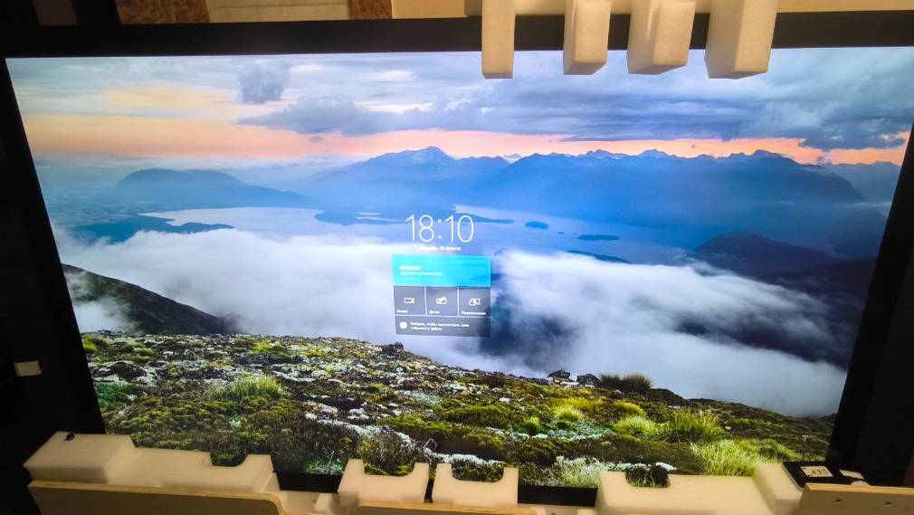 Демонстрация ряда возможностей интерактивного бизнес-решения Microsoft Surface Hub for Business 84" смотреть онлайн