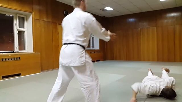 Екомен учи  икке омоте