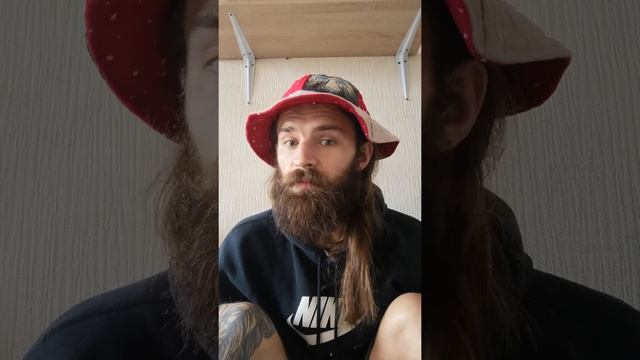 На усах нитка. Смысл сказанного неважно, смотри на усы смотреть онлайн