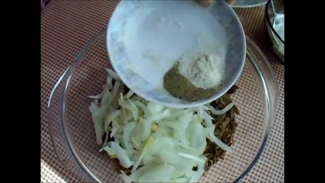 Салат из печени с маринованным луком. смотреть онлайн