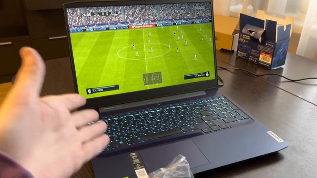 GamePad Mini HORi PS4. Он работает с FiFA 2023 на ПК.