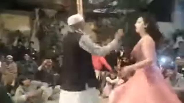 Oh so funny old men dancing with a girl смотреть онлайн