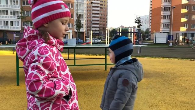 ПДД от Антоновых Как переходить дорогу ? Что такое светофор ? Дети расскажут ) смотреть онлайн