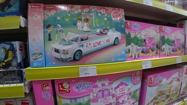 Прогулка в Rich Family выбираем игрушки. покупка игрушек. смотреть онлайн