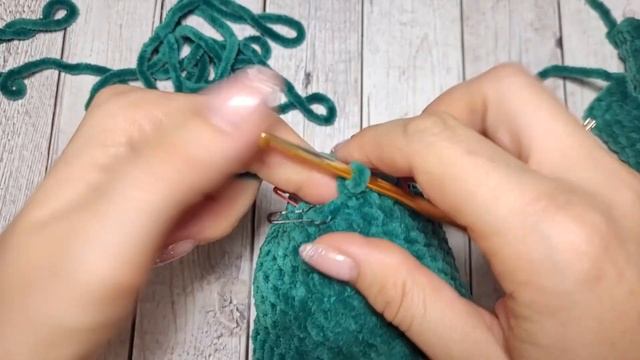 ?ДРАКОША В ПЛАТЬЕ? КРЮЧКОМ С ПЛЮШЕВОЙ ПРЯЖИ?crochet dragon?gehäkelter Drache смотреть онлайн