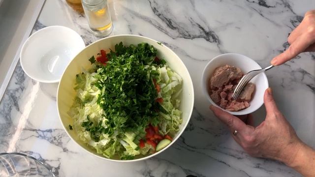 САЛАТ ИЗ ПЕКИНСКОЙ КАПУСТЫ С ТУНЦОМ смотреть онлайн