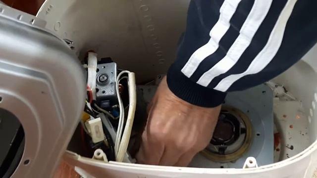 Как разобрать и собрать хлебопечку gorenje BM900WII. Замена ремня. смотреть онлайн