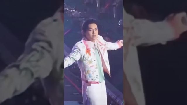 Что то вспомнился концерт ребят. Так хочется увидеть их всех вместе😊🙈🥰💜#бтс #тэхен смотреть онлайн