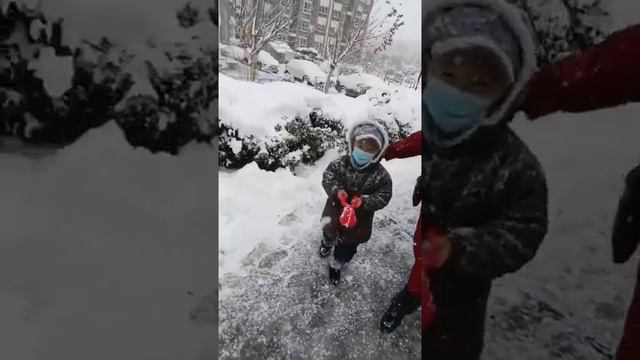 Так в Китае выглядят очереди на обязательные ежедневные ПЦР-тесты 🤒 #китай смотреть онлайн