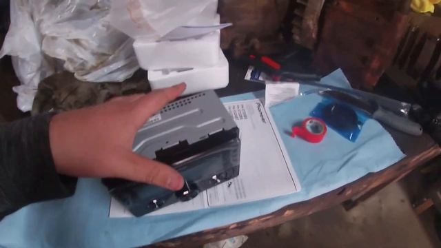 Installing a aftermarket radio in a MK4 Jetta!! смотреть онлайн