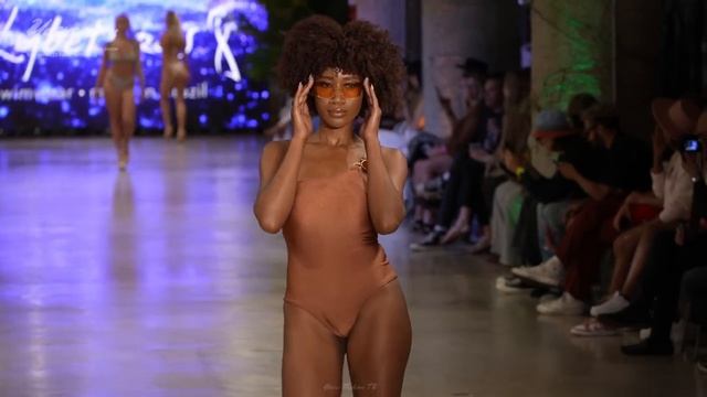 модный показ смотреть онлайн