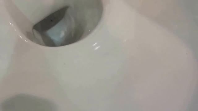 Унитаз Duravit без внутреннего ободка.