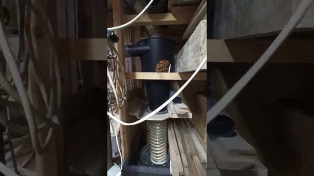 удаление стружки в столярной мастерской. смотреть онлайн