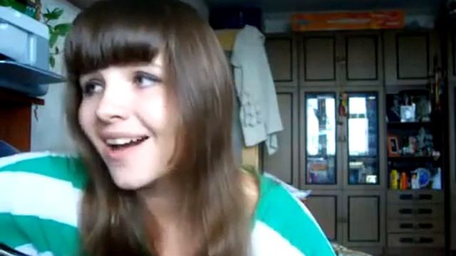 Красивая девушка поет армейскую песню под гитару. #девушкапоет смотреть онлайн