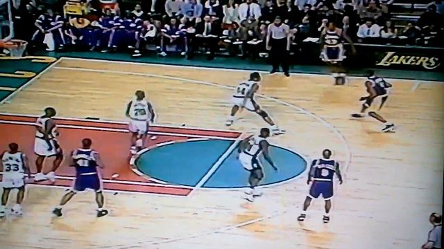 Kobe pullup J over Sam Perkins I смотреть онлайн