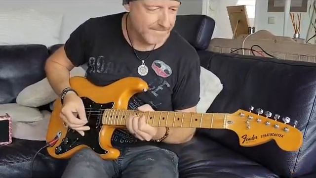 1977 Fender Stratocaster смотреть онлайн
