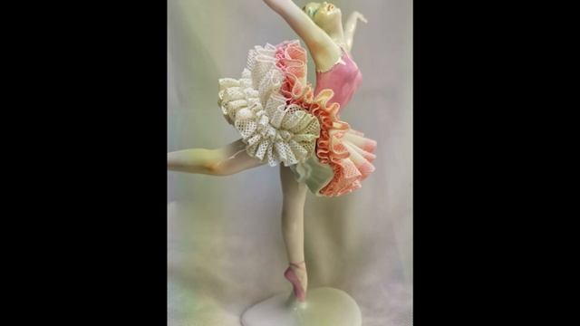 Кружевная балерина из балета Лебединое озеро, Unterweissbach (Унтерсвайбах), Германия смотреть онлайн