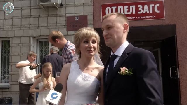 Три семёрки. 7 июля десятки новобрачных дали друг другу обещание быть рядом и в горе и в радости смотреть онлайн