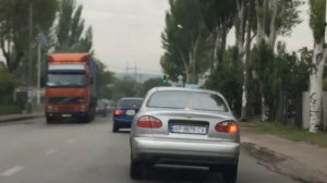 Вы неповерите машына едит а на богажнике машыны еишница щяс так модно ездить ?????