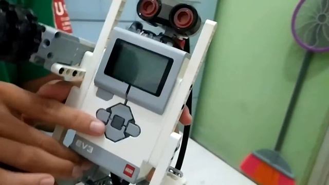 Lego EV3 Mindstorms "Ultrasonic Bot" Building instructions смотреть онлайн