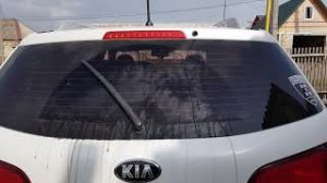 KIA Sorento XM FL - Замена резинки в заднем стеклоочистителе