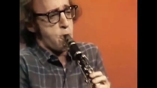 Woody Allen playing clarinet смотреть онлайн