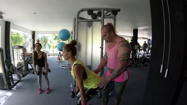 Александр Шпак / Качаем попу. Групповая тренировка в Тайланде! смотреть онлайн