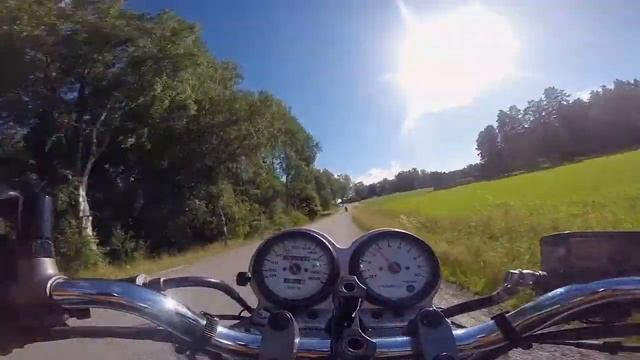 Suzuki vx800 & Yamaha VZF riding a beautiful day in Sweden смотреть онлайн